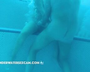 NEW! This teen girl gets fingered and fucked by her much older boyfriend and he gets a hand job