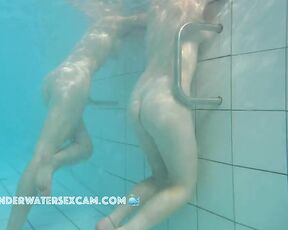 NEW! I would love to fuck the two hot chicks one after the other from hinted in the pool