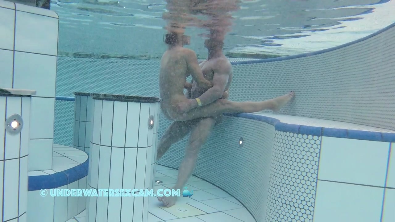 NEW! Elastigirl meets superman to have some fun in the sauna pool