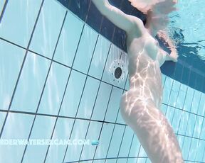NEW! She knows exactly that she makes her boyfriend horny and the voyeurs in the sauna pool too