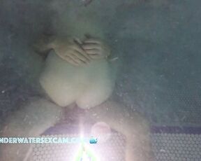 NEW! Hey honey! It's dark, the jacuzzi is on, no one can see us, so let's fuck!