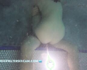 NEW! Hey honey! It's dark, the jacuzzi is on, no one can see us, so let's fuck!