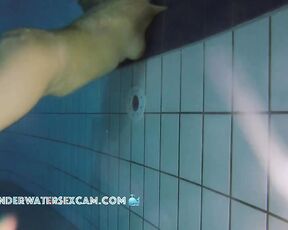 NEW! She quickly masturbated with the underwater jet because she was just too horny.