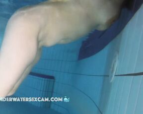 NEW! She quickly masturbated with the underwater jet because she was just too horny.
