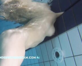NEW! She quickly masturbated with the underwater jet because she was just too horny.