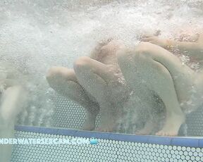 NEW! I jacuzzi, the girls like to open their legs because no one can see their pussy ;-)