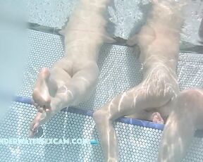 NEW! I jacuzzi, the girls like to open their legs because no one can see their pussy ;-)