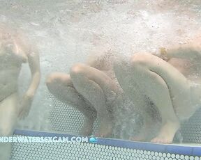 NEW! I jacuzzi, the girls like to open their legs because no one can see their pussy ;-)