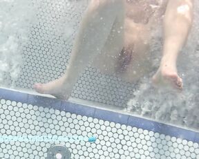 NEW! I jacuzzi, the girls like to open their legs because no one can see their pussy ;-)