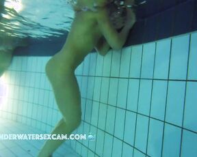 NEW! Athletic young woman does her underwater exercises extra close so that I can observe her well.