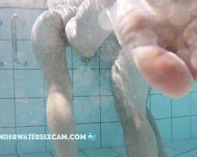 NEW! This 18yo teen girl shows us her beautiful backside with her always horny pussy.
