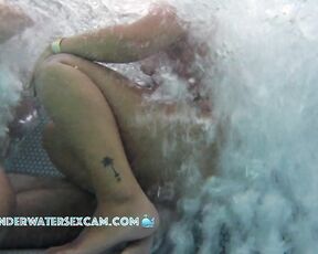 NEW! In the jacuzzi, you can get very close to the beautiful girls with your camera.