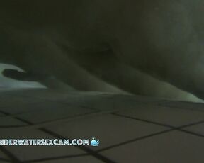 NEW! What could be better than masturbating together with the underwater jets?