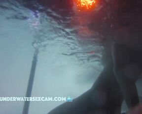 NEW! She moves back and forth to masturbate with the underwater jets.