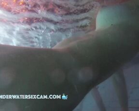 NEW! She moves back and forth to masturbate with the underwater jets.