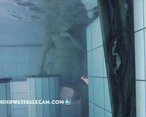 NEW! This teen couple tries to fuck in the dark in a corner of the sauna pool in the evening.