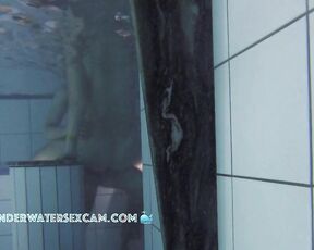 NEW! This teen couple tries to fuck in the dark in a corner of the sauna pool in the evening.