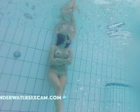 NEW! If I dared, I would ask this hot teen18+ if she would go into the changing room with me ;-)