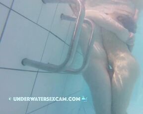 NEW! This young couple gets hornier and hornier the longer they play in the water, and the underwater jet is also tested.