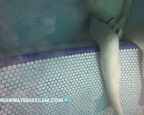 NEW! This horny teen girl is so horny that she starts masturbating in the jacuzzi and she comes closer.