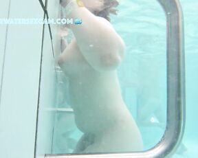 NEW! So it looks like she likes masturbating with the underwater jet from the front and also from behind.