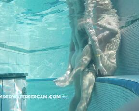 NEW! UNBELIEVABLE: A hot Arab girl gets up close to a lesbian couple playing around to fuck her boyfriend.