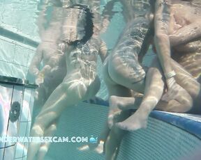 NEW! UNBELIEVABLE: A hot Arab girl gets up close to a lesbian couple playing around to fuck her boyfriend.