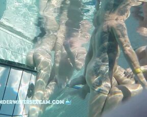 NEW! UNBELIEVABLE: A hot Arab girl gets up close to a lesbian couple playing around to fuck her boyfriend.