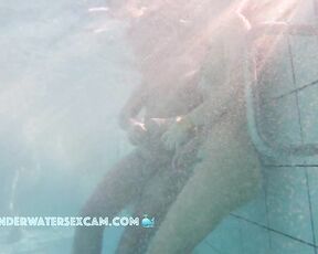 NEW! All these pretty 18-year-old girls here are forcing me to look closely.