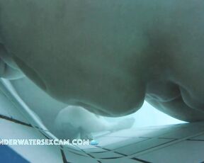 NEW! This big girl wants to have sex too, so she fucks with the underwater jets while her girlfriend watches.