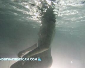 NEW! It looks like he's not entirely comfortable being naked in the pool, but his girlfriend has no issues with it.