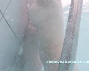 NEW! She always has fun with the underwater jet and a husband who supports her.