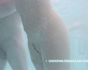 NEW! She always has fun with the underwater jet and a husband who supports her.