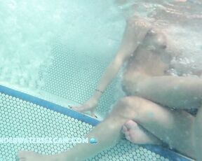 NEW! These two are trying underwater petting, and that's exactly why they came here.