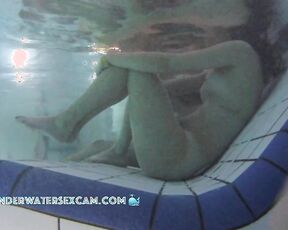 NEW! When the young woman notices that the underwater jets are about to start, she absolutely wants to try them out.