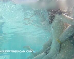 NEW! Oh, those young, horny Asian girls! But her boyfriend has no idea what you can do underwater with a hot teen like that