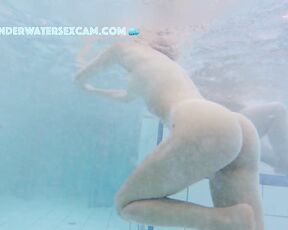 NEW! Two hot teenagers with an older friend are getting very close to me, and I don't have a problem with that.