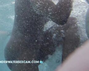 NEW! This African girl isn't just driving her boyfriend crazy—she's driving all the other guys in the whirlpool crazy too ;-)