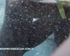 NEW! This African girl isn't just driving her boyfriend crazy—she's driving all the other guys in the whirlpool crazy too ;-)