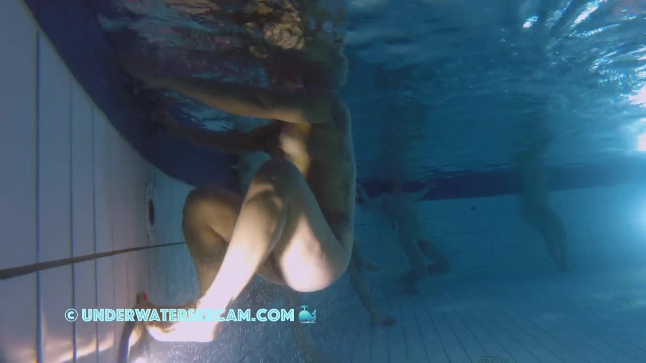 NEW! She's testing to see if you can actually masturbate with the underwater jet, and I'm sure she'll come back