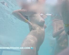 NEW! These very outgoing Spanish teens had fun getting really close to me, but I got the message ;-)