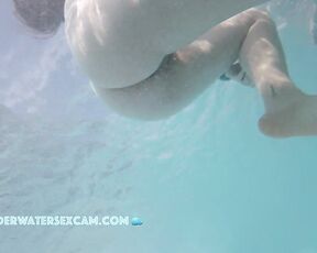 NEW! These very outgoing Spanish teens had fun getting really close to me, but I got the message ;-)