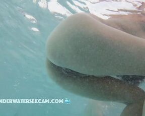 NEW! She's totally into him and is trying everything to get him to turn around and fuck her, but he's too dumb