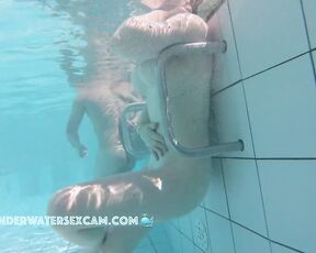 NEW! Why is the beauty here all alone? What on earth should I do to help her? ;-)