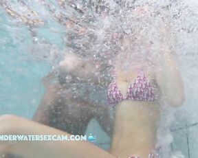 NEW! This young couple is practicing how to have underwater sex in a public hot tub