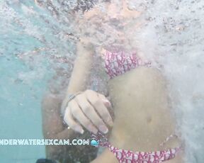 NEW! This young couple is practicing how to have underwater sex in a public hot tub