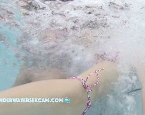 NEW! This young couple is practicing how to have underwater sex in a public hot tub