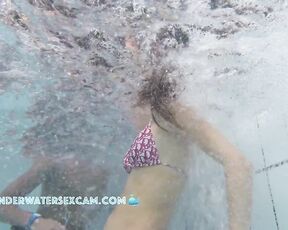 NEW! This young couple is practicing how to have underwater sex in a public hot tub