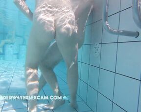 NEW! This girl is really having fun when she starts masturbating with the underwater jet, and her boyfriend doesn't notice a thing