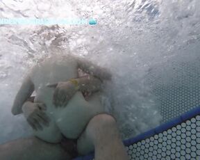 NEW! It's totally normal to have sex in the hot tub in front of other people—if it turns her on.